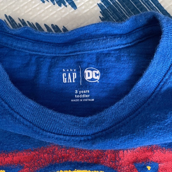 Gap Kids size 3T Superman shirt with detachable cape - Picture 2 of 4